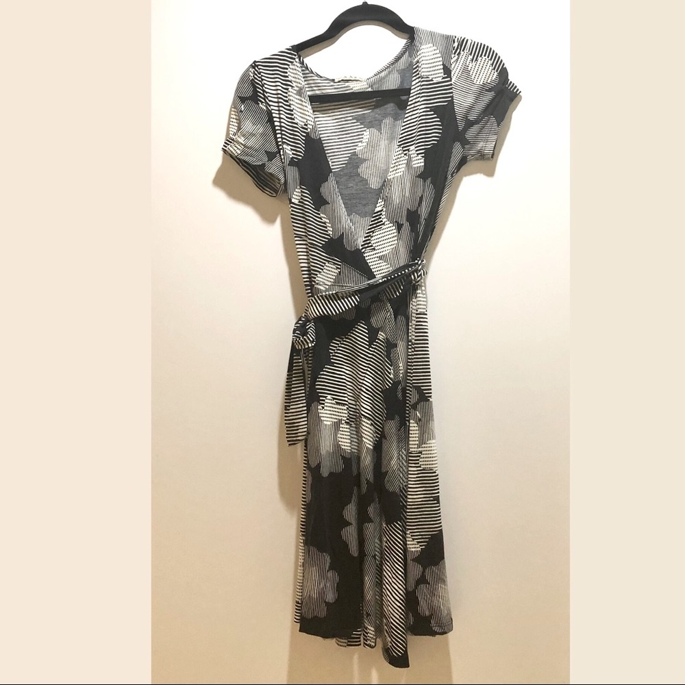 ⭐️2 FOR $40⭐️FOREVER 21 FLORAL PRINT WRAP DRESS